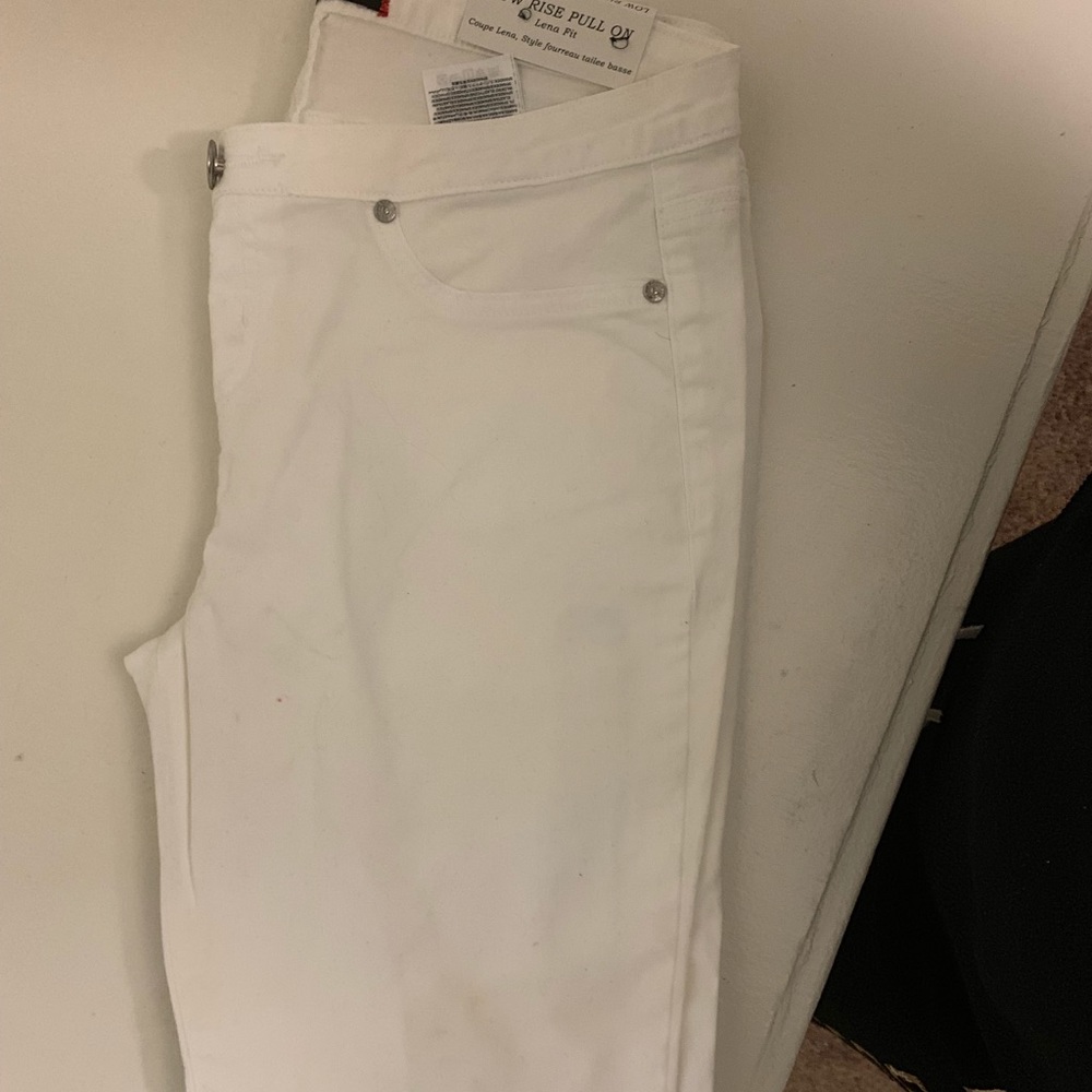 Guess pull on white jeans